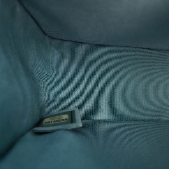 CHANEL Teal Quilted Crossbody Bag with Gold Chain - Picture 9 of 11